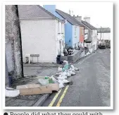  ??  ?? ● People did what they could with sandbags to protect property