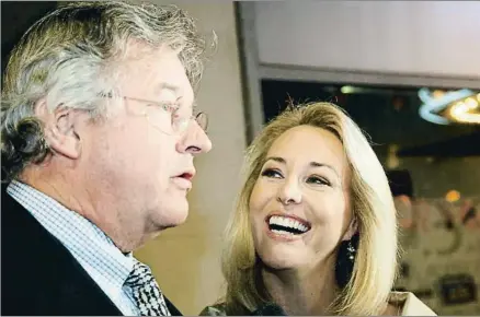  ?? LEIGH VOGEL / AFP ?? John Wilson y su esposa Valerie Plame, exagente de la CIA e impulsora de la iniciativa