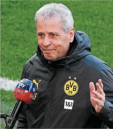  ?? Fotos: AFP ?? BVB-Trainer Lucien Favre würde lieber nicht mehr über die Niederlage gegen Köln sprechen.