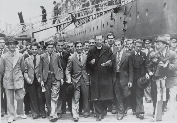 ?? ?? Maltese immigrants land in Sydney from the SS Partizanka, 1948