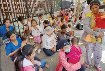  ?? TANG CHHIN SOTHY/AFP ?? Cambodian women with their babies in front of the Kantha Bopha hospital in Phnom Penh on February 13, 2015.