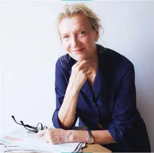  ??  ?? LA VITA
Nata nel 1956 a Portland, nel Maine, Elizabeth Strout ha vinto il premio Pulitzer per la narrativa nel 2009 con il romanzo
Vive a New York con il marito e la figlia. Ha insegnato per anni letteratur­a e scrittura, in Italia ha vinto i premi Bancarella e Mondello (2010 e 2012)