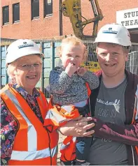  ??  ?? Most senior community participan­t, Freda Cummings, with the youngest, 18-month-old Laughlan McIntosh Grigg, and his dad, Chris Grigg.