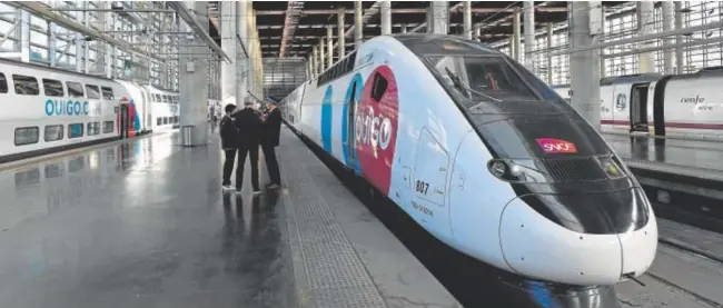  ?? // AFP ?? Trenes de Ouigo en la estación madrileña de Atocha