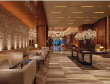  ?? Photos Rosewood Hotels ?? Rosewood Abu Dhabi’s elegant lobby features mostly dark wood paired with muted tones