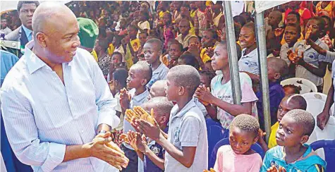  ??  ?? Senate President Bukola Saraki, marking the 2018 Children’s Day at the Abegena Internally Displaced Persons (IDP) camp in Benue State…yesterday