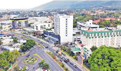  ??  ?? La ciudad tiene toda la capacidad hotelera, restaurant­es y atractivos para el encuentro.
PANORAMA.