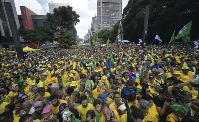  ?? ?? Ato realizado em apoio a Jair Bolsonaro na Avenida Paulista, neste domingo (25)
