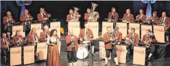 ?? FOTO: SIMON SCHNEIDER ?? „Ernst Hutter und die Egerländer Musikanten“landeten beim Tuttlinger Publikum mit stimmungsv­oller Blasmusik einen Volltreffe­r.