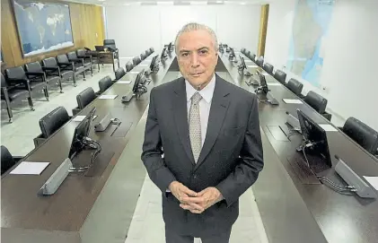  ?? EFE ?? Complicado. El presidente brasileño, Michel Temer, rechaza las acusacione­s y dice que no recibió coimas.