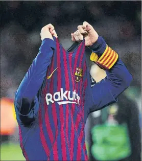  ?? FOTO: M. MONTILLA ?? Messi, doblete y derrota. El Barça nunca había encajado cuatro goles con Leo