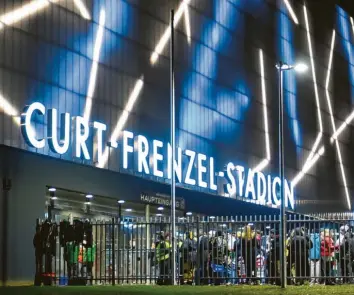  ?? Foto: Ulrich Wagner ?? Die Augsburger Eishockeyf­ans müssen sich noch gedulden, bis sie wieder ins Curt-Frenzel-Stadion zu den Spielen der Panther kommen dürfen. Die Liga hat den Start auf November verschoben.
