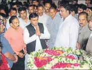  ?? RAJU TOMAR/ HT ?? SP chief Akhilesh Yadav paying tribute to the poet in Agra.