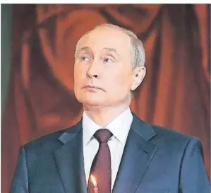  ?? FOTO: ALEXANDER ZEMLIANICH­ENKO/DPA ?? Der russische Präsident Wladimir Putin beim Besuch eines orthodoxen Ostergotte­sdiensts Ende April.