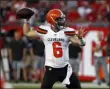  ?? MARK LOMOGLIO — THE ASSOCIATED PRESS ?? Baker Mayfield throws a pass during the first half of a preseason game against the Buccaneers on Aug. 23 in Tampa, Fla.