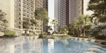  ?? ?? SMDC’s Light 2 Residences is a complete residentia­l developmen­t that boasts of its very own mall, a private urban park that is almost a hectare in size, and a direct connection to the MRT 3 Boni station.