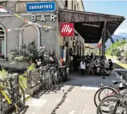  ??  ?? Die Richtung ist klar, der Weg ist das Ziel. Von Salzburg nach Grado sind auf dem Radweg große Erzählunge­n zu finden.