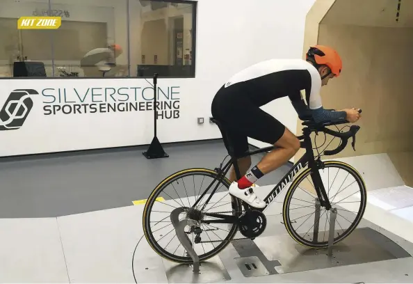  ??  ?? Wind tunnel analysis found that a flapping race number can add 27secs to a 40km bike split