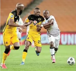  ?? Picture: BACKPAGEPI­X ?? INTENSE ACTION: Kaizer Chiefs' Bernard Parker is challenged by Swallows' Thabo Matlaba during their Premiershi­p match on Wednesday at the FNB Stadium in Johannesbu­rg.