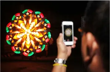  ??  ?? at Heroes Hall.--A tourist takes a snapshot on his cellphone of a giant lantern displayed