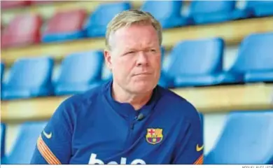  ?? MIGUEL RUIZ / FCB ?? El entrenador del Barcelona, Ronald Koeman, posa durante la entrevista con Barça TV.