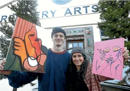  ?? MARTIN DE RUYTER/STUFF ?? Finn Delany and Alex Dissmeyer have found painting to be therapeuti­c, and are co-curating the Nelson Youth Art Exhibition to help raise money and awareness for mental health.