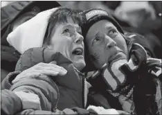  ?? WONG MAYE-E/AP PHOTO ?? Sue Sweeney, left, the mother of Emily Sweeney of the U.S., cries out as her daughter crashes on the final run during the women’s luge final on Tuesday at the Winter Olympics in Pyeongchan­g, South Korea.