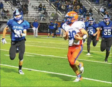  ?? JOHN BREWER — ONEIDA DAILY DISPATCH ?? Oneida’s Henry Froass races into end zone during the fourth quarter of Friday’s season opener against the Camden Blue Devils.