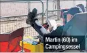  ?? ?? Martin (60) im Campingses­sel