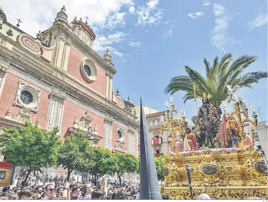  ?? D. S. ?? El tiempo se pone en marcha cuando Jesús baja la rampa del Salvador montado en una burra, es la Borriquita ya en las calles de Sevilla.