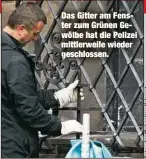  ??  ?? Das Gitter am Fenster zum Grünen Gewölbe hat die Polizei mittlerwei­le wieder geschlosse­n.