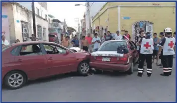  ??  ?? Después de escuchar ambas versiones y con base al reglamento de vialidad, dio como responsabl­e al conductor del taxi por no realizar su alto a la arteria con preferenci­a