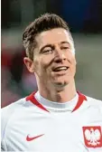  ??  ?? Trifft im polnischen Nationalte­am der zeit nichts mehr: Robert Lewandowsk­i.