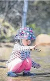  ?? POSTMEDIA NEWS ?? Malina Clement-Drabik, 21 months, plays at the edge of Meech Lake in Quebec’s Gatineau Park on Saturday.