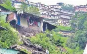  ?? RAWAT/HT
SANTOSH ?? Collapsed houses at Krishna Nagar in Shimla on Saturday.