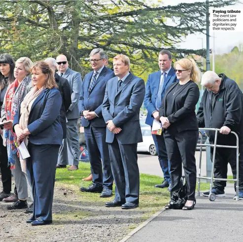  ?? ?? Paying tribute
The event saw politician­s and dignitarie­s pay their respects