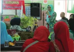  ?? DOKUMEN UPT SDN SIDOKERTO ?? KENALI SEJAK DINI: Psikolog RSUD Sidoarjo Nishrina Khamida saat menyampaik­an materi pada seminar inklusi di UPT SDN Sidokerto Kamis lalu (23/2).