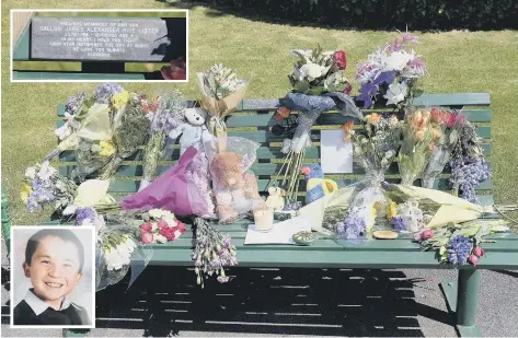  ??  ?? The memorial bench in Peasholm Park, at which residents placed flowers and teddies in honour of Callum, pictured inset.