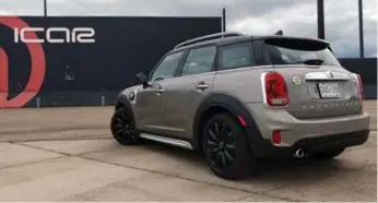  ?? SAMI HAJ-ASSAAD/AUTOGUIDE.COM ?? The 2018 MINI Cooper SE Countryman Plug-In Hybrid features a three-cylinder turbocharg­ed gas engine.