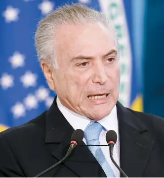  ??  ?? Visé par une enquête pour corruption passive et obstructio­n passive, le président Michel Temer fait aussi l’objet de plusieurs motions de destitutio­n déposées au Parlement brésilien.