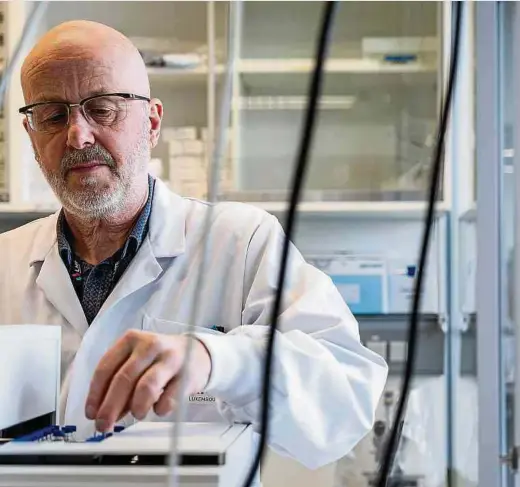  ?? Fotos: Laurent Sturm ?? Seit 2017 ist Dr. Serge Schneider Leiter der Abteilung für analytisch­e Chemie am Staatslabo­ratorium in Düdelingen.