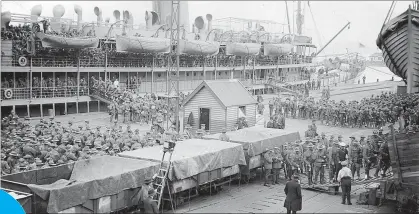  ?? PHOTO: Archives New Zealand, AEGA 18982, PC4/1569 ?? Members of the Canterbury Mounted Rifles join those from the Canterbury Infantry Regiment on board H.M.N.Z. Transport No.4, Tahiti, and H.M.N.Z. Transport No.11, Athenic, at Lyttelton on 23 September 1914.