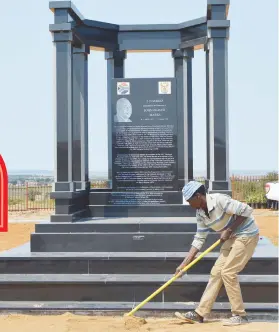 ?? Picture: Vicky Somniso-Abraham ?? CLEAN SWEEP. A worker cleans the graveside of anti-apartheid hero John Beaver Marks.