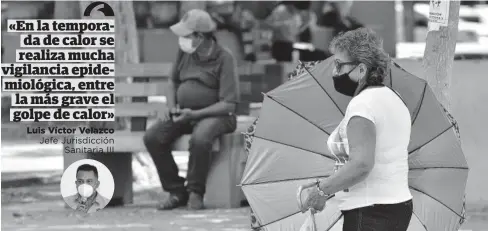  ?? MATÍAS RODRÍGUEZ ?? >La ciudadanía empieza a protegerse de los fuertes rayos del sol.