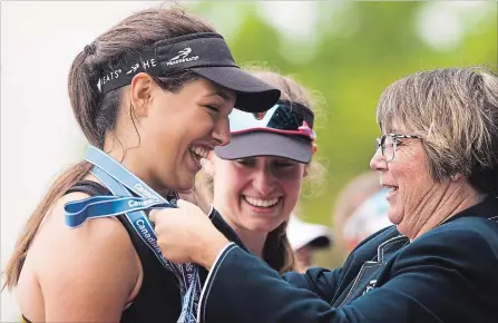  ?? JULIE JOCSAK THE ST. CATHARINES STANDARD ?? Ridley College’s senior women’s quad of Erin Broski, Alexandra Cook, Gabrielle Cook and Eva Sabine are awarded gold medals.