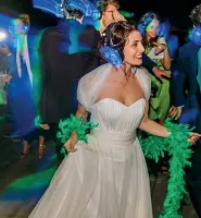  ??  ?? Sposa silenziosa Musica in cuffia e si balla senza chiasso