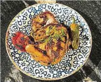  ?? ?? El pollo al carbón usa técnicas tradiciona­les de la gastronomí­a del Estado de Sonora, reconocida por sus carnes y asados.