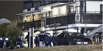  ?? Yuki Kurose / The Yomiuri Shimbun ?? Police officers are seen investigat­ing at the scene of the robbery in Komae, Tokyo, on Jan. 19.