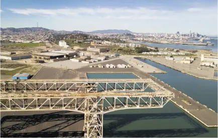  ?? Noah Berger / Special to The Chronicle ?? The Navy wants independen­t retesting of soil at Parcel G, behind the cranes, at the former Hunters Point Naval Shipyard.