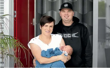  ?? ANDY JACKSON/ STUFF ?? Lydia Dickinson and Shaun Dickie with baby Carson. The couple said having a child during the lockdown period was tough but it’s allowed them time to bond as a family.